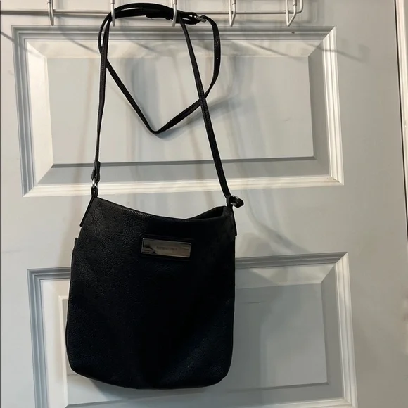 Steve Madden Black Crossbody Bag with Metal Nameplate - Picture 1 of 8